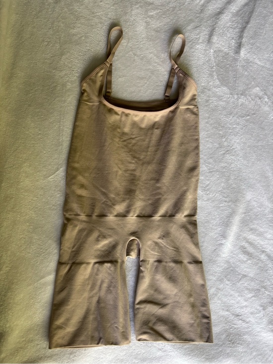 SKIMS Other - SKIMS Tan Stretch Scoop-Neck Bodysuit Shapewear with Adjustable Straps